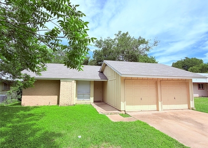 5206 Village Trl - Photo 1