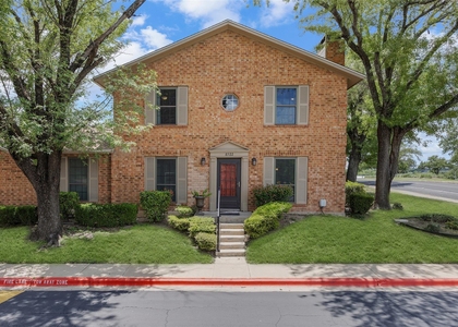 8922 North Plaza Ct - Photo 1