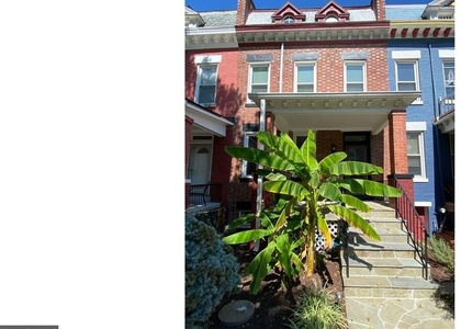 615 Lamont Street Nw - Photo 1