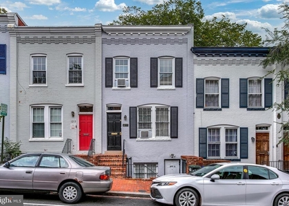 1211 33rd Street Nw - Photo 1