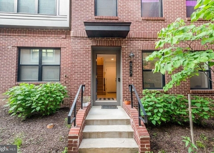 317 Riggs Park Place Ne - Photo 1