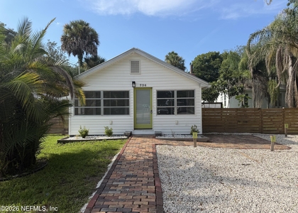 736 W King Street - Photo 1