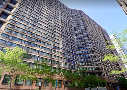 211 E Ohio Street - Photo 1