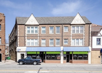 18 E Northwest Highway - Photo 1