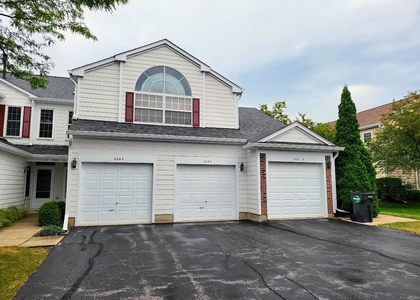 600 W Streamwood Boulevard - Photo 1