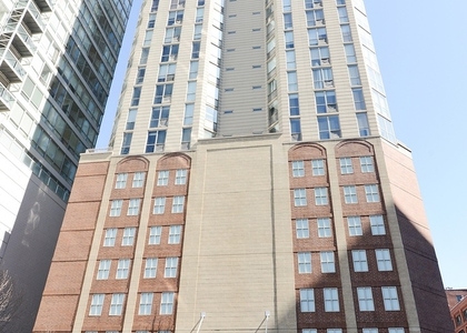 645 N Kingsbury Street - Photo 1