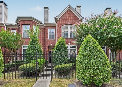 2905 W Dallas Street - Photo 1