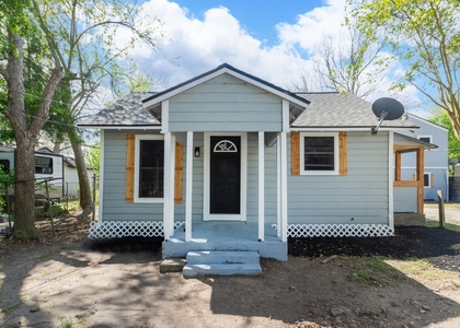 211 W South Street - Photo 1