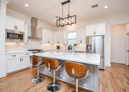 918 W 25th Street - Photo 1