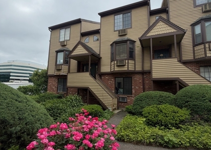 8 Oakwood Avenue - Photo 1
