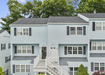 14-1/2 Fairview Avenue - Photo 1