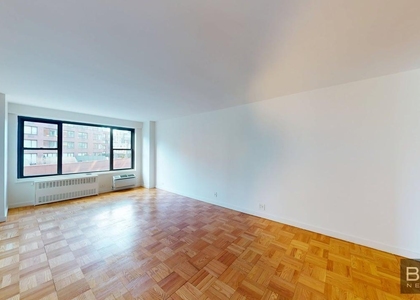 Fourth Avenue - Photo 1
