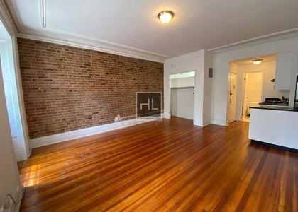 East 65 Street - Photo 1