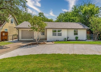 707 S College Street - Photo 1