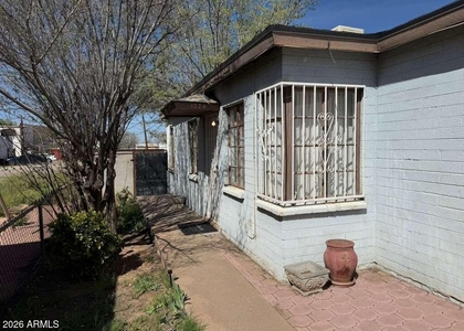 1224 N F Avenue - Photo 1