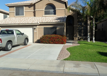 9008 W Quail Avenue - Photo 1