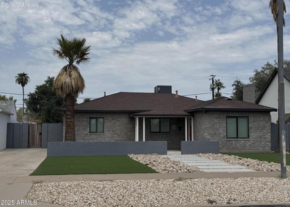 926 W Moreland Street - Photo 1