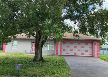 2242 Se Master Avenue - Photo 1