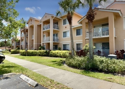 221 Sw Palm Drive - Photo 1