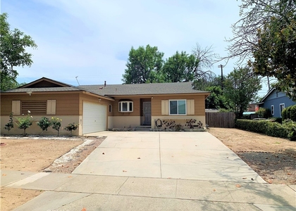 1638 Grove Place - Photo 1