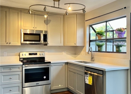 247 Streamwood - Photo 1