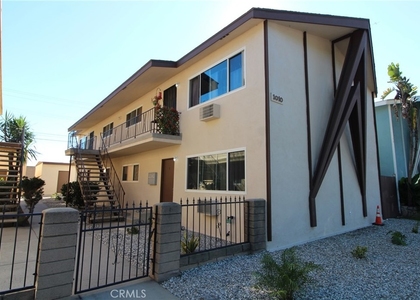 1010 E 32nd - Photo 1