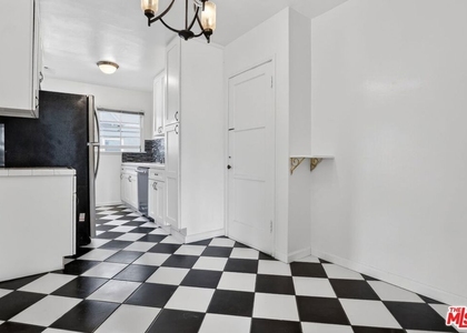 314 N St Andrews Place - Photo 1