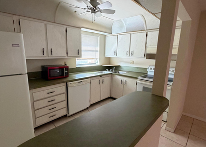 50 Se 12th Street - Photo 1