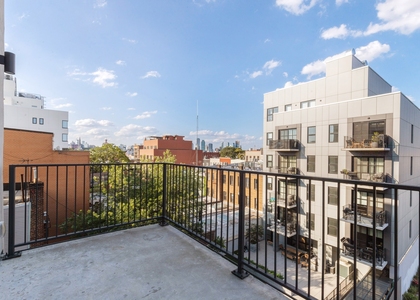860  Lorimer St - Photo 1