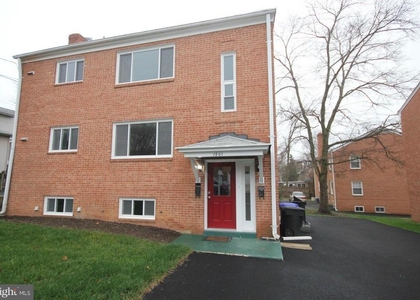 1901 N Quebec Street N - Photo 1