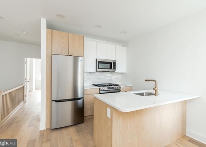 5461 W Berks Street - Photo 1
