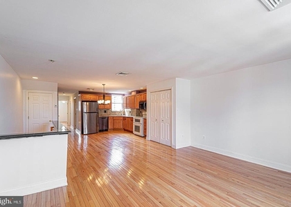 1635 E Passyunk Avenue - Photo 1