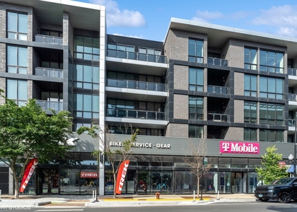 1647 N Milwaukee Avenue - Photo 1