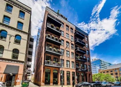 154 W Hubbard Street - Photo 1