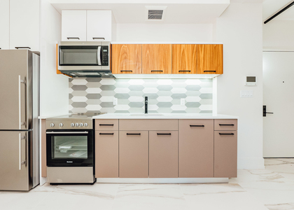 987 Willoughby Avenue - Photo 1
