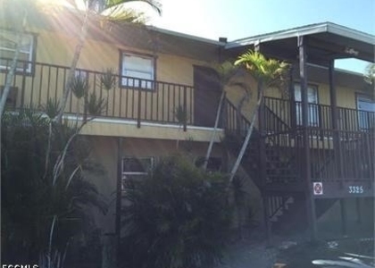 3325 Se 15th Place - Photo 1