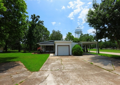 302 Circle Way - Photo 1