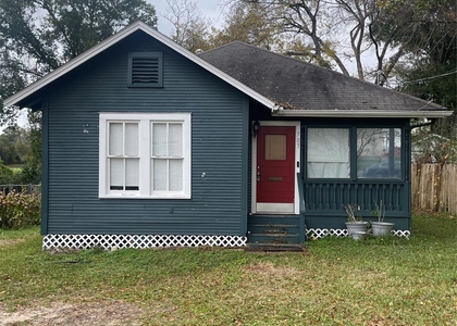 707 Avenue J - Photo 1