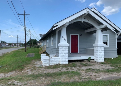 1107 Avenue A - Photo 1