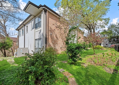 8211 Katy Freeway - Photo 1
