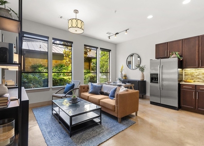 1616 W W Dallas Street - Photo 1