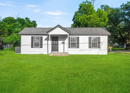 2102 N Galveston Avenue - Photo 1
