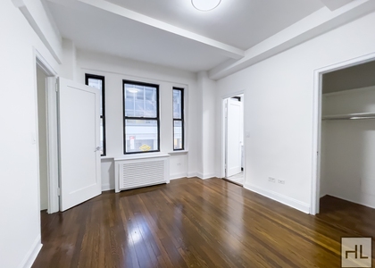 East 46 Street - Photo 1