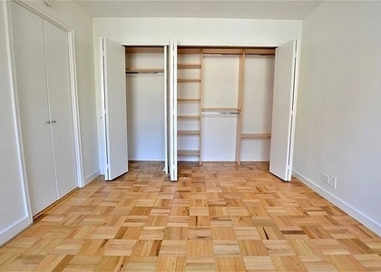 East 49 Street - Photo 1