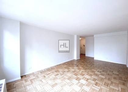 East 49th Street - Photo 1
