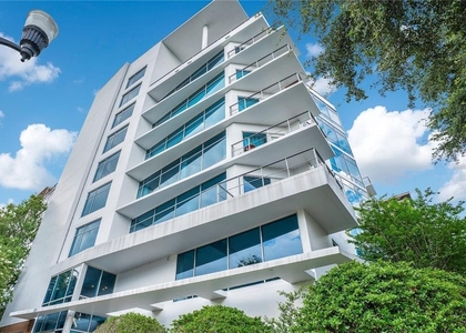 525 E Jackson Street - Photo 1