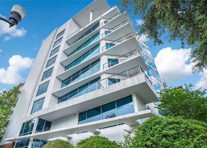 525 E Jackson Street - Photo 1