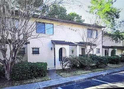 2735 Sw 35th Place - Photo 1