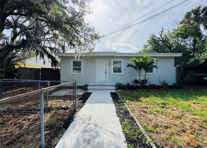 9805 N Myrtle Street - Photo 1