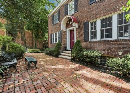 506 Roslyn Place - Photo 1